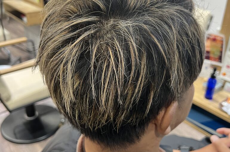 メンズ男性におすすめハイライトメッシュブリーチカラーを得意とする大和駅徒歩５分の美容院 おすすめのヘアスタイルやメニューの情報を定期的にお届けします 大和の美容室ならare Nge Hair